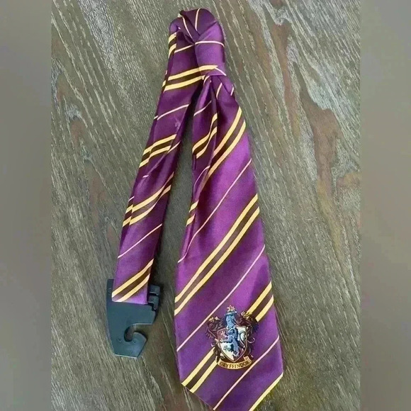 Harry Potter Gryffindor Silk Tie - Picture 1 of 2